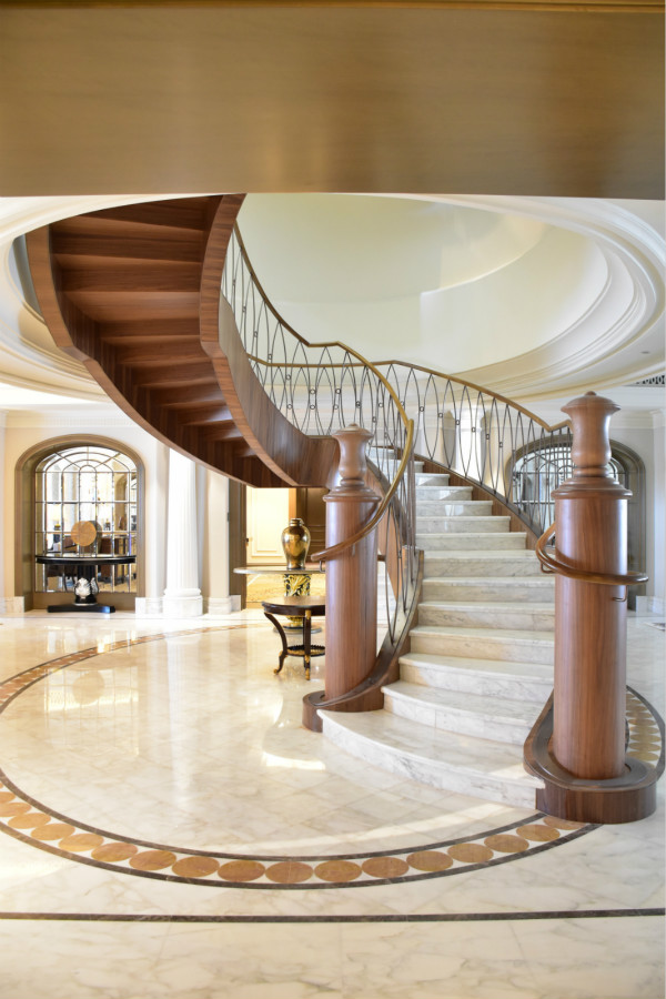 1460117492.jpg St Regis Dubai Imperial Suite Interior Staircase_meitu_1.jpg