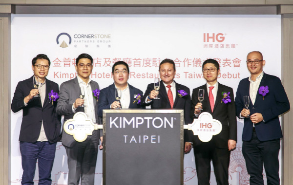 1513266800.jpg (左起)鼎联集团董事潘仲华、执行董事温永东、行政总裁张家荣、洲际酒店集团大中华区首席运营官陈卓德、大中华区首席发展官孙健、台北金普顿酒店及餐厅总经理林原卫_meitu_1.jpg