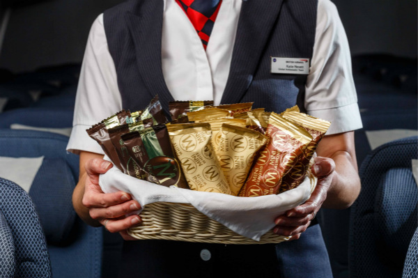 British Airways' new World Traveller catering - new Magnum selection served on outbound daylight flights from London_meitu_1.jpg