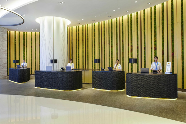 1522338596.jpg Reception Desk and Green Wall_meitu_2.jpg