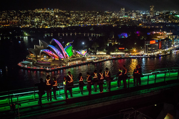 攀登期间，Vivid Sydney的绚丽城景一览无余_meitu_2.jpg