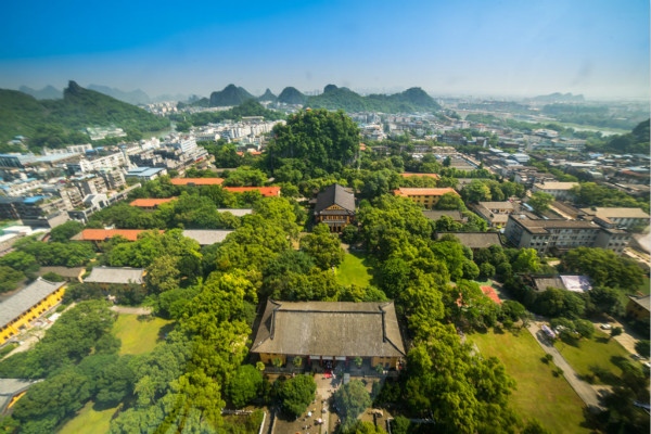 乘坐直升机俯瞰桂林山水_meitu_1.jpg