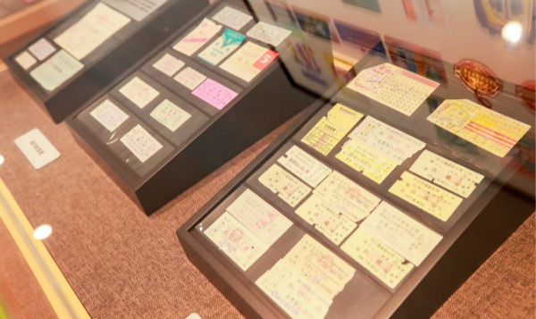 嘉虹酒店内的“交通博物馆“所展示的上世纪车票_meitu_1.jpg