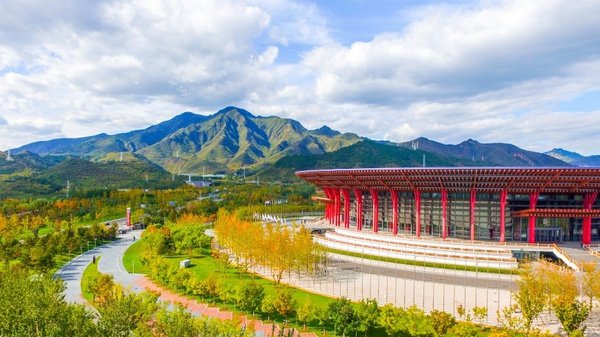 北京雁栖湖国际会展中心秋景如画。 北京雁栖湖国际会展中心秋景如画。