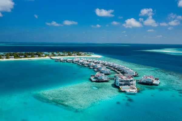 LNMA_Catamaran_LUX_Overwater Retreat-10_meitu_1.jpg