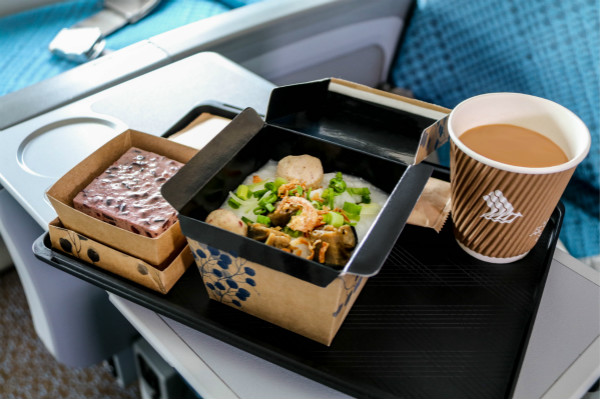 新航全新经济舱餐食 - 粥佐黑糯米蛋糕_meitu_2.jpg