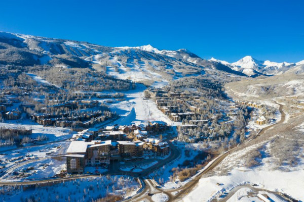 阿斯本雪堆山滑雪村推出雪堆山基地村冬季快闪餐厅——Village Tasting Room_meitu_1.jpg