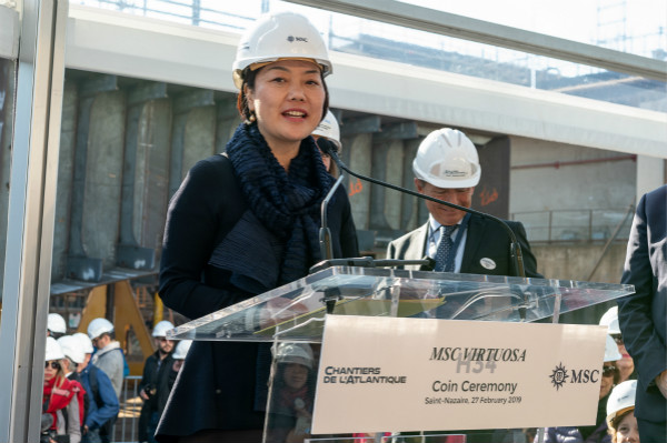 图3：MSC地中海邮轮中国区总裁黄瑞玲女士担任华彩号硬币教母，她是全球首位担任硬币仪式教母的国际邮轮公司中国高管_meitu_1.jpg