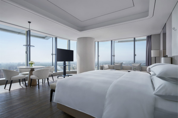 0406_Studio_King_Bedroom_meitu_1.jpg
