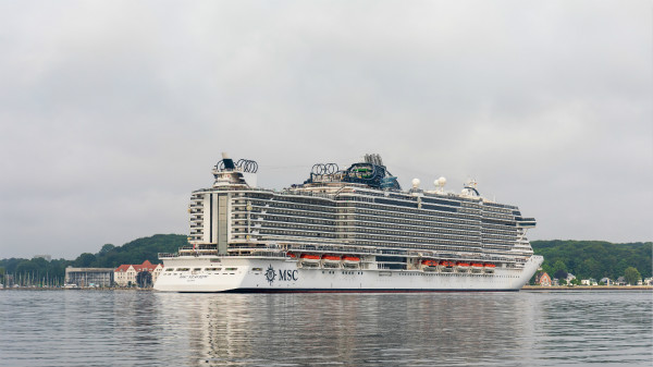 1625994787.jpg 图1:MSC地中海海平线号从德国基尔港出发,重启北欧航线 摄影:Frank Erpinar_meitu_2.jpg