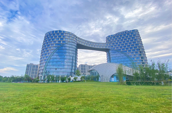 Novotel Zhengzhou Airport_Lawn_meitu_1.jpg