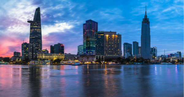 1626605651.jpg The Reverie Saigon - Exterior at Sunset_meitu_1.jpg