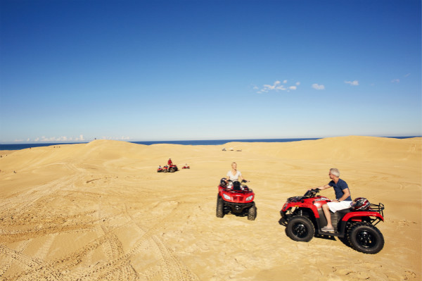 位于新南威尔士州的斯托克顿海滩（Stockton Beach）（图片来源：新南威尔士州旅游局）_meitu_3.jpg