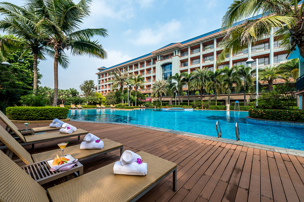 豪华室外游泳池 Outdoor Pool @ Pullman Dongguan Forum_副本.jpg