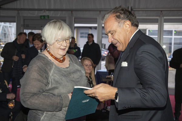 _智慧女神号_教母芬兰食品文化教授兼赫尔辛基市市长夫人Johanna Mäkelä 女士_副本.jpg