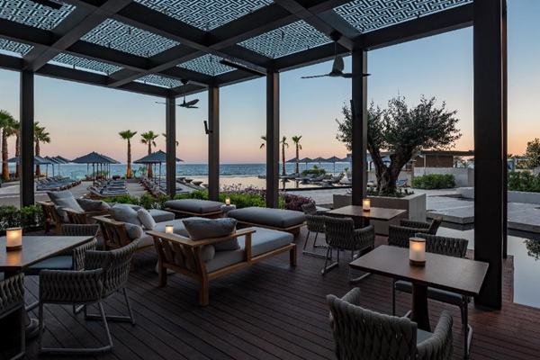 5、SB Architects_Amara Cyprus_The-Dining-Room-Terrace-at-Sunset_副本.jpg