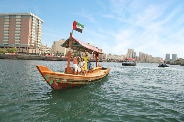 3、水上的士横渡迪拜湾 2_副本.jpg