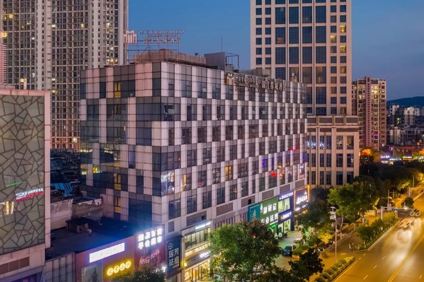 图为：锦江都城镇江火车站万达广场酒店