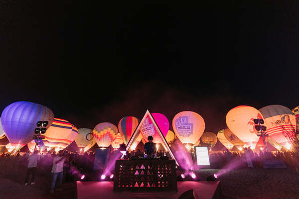 图片说明：AlUla Moments in association with SAHAB (Saudi Arabian Ballooning Federation) breaks the Guinness World Records™ title for the World’s Largest Hot Air Balloon Glow Show on 1st of March 2022._副本.jpg