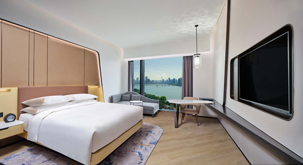 Premier Riverside King Room_副本.jpg