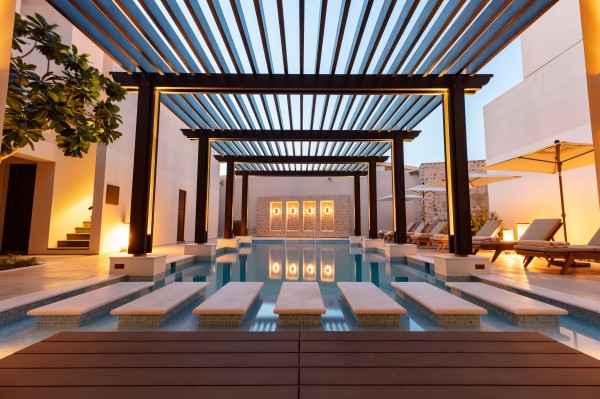 阿联酋沙迦艺博澈笛度假酒店Retreat in Style at The Chedi Al Bait_The Swimming Pool (2)_副本.jpg