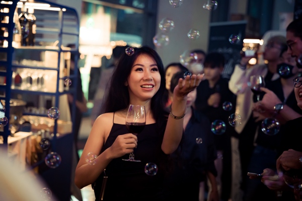 Bubbles at Poppin' Corks_副本.jpg