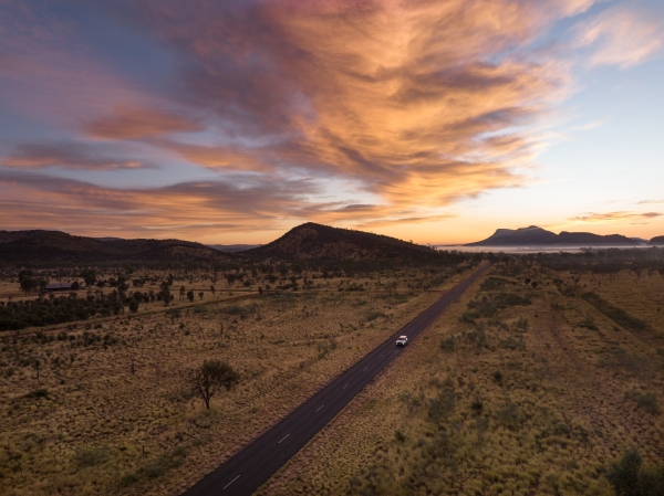 位于北领地的拉勒平塔路径（ Larapinta Trail）图© Tourism Northern Territory_副本.jpg