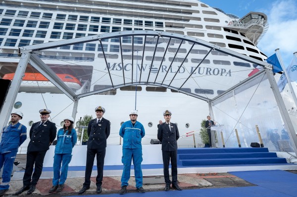 图一：MSC地中海邮轮旗下首艘液化天然气动力邮轮MSC地中海欧罗巴号正式交付_副本.jpg
