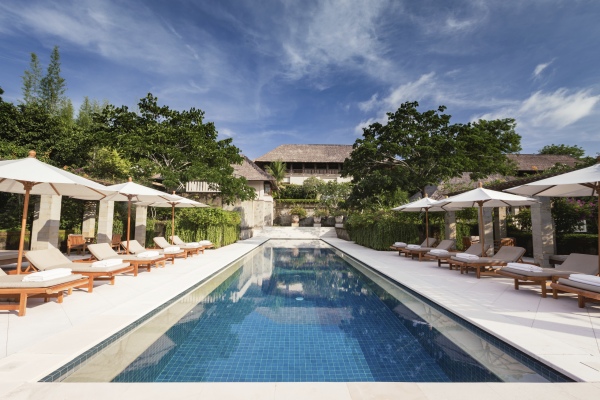 Aman Villas at Nusa Dua安缦努沙杜瓦别墅 - Swimming Pool and Loungers_High Res_18253_副本.jpg