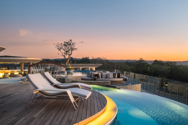 AYANA Segara Bali Luna Rooftop Pool Bar(1)_副本.jpg