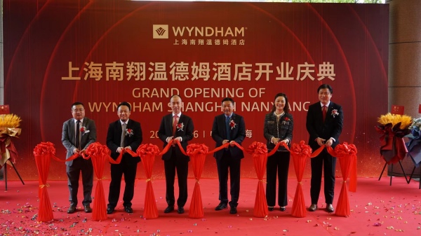 Ribbon-cutting ceremony剪彩仪式_副本.jpg