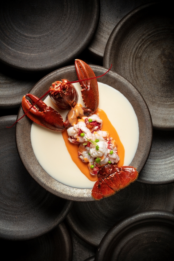 Pearl_Dragon_Steamed French Blue Lobster with Aged Yellow Wine and Egg White_芙蓉花雕蒸法國藍龍蝦_0324_副本.jpg
