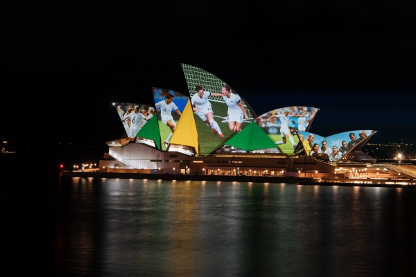 为庆祝2023女足世界杯举办而上演灯光秀的悉尼歌剧院（Sydney Opera House）_副本.jpg