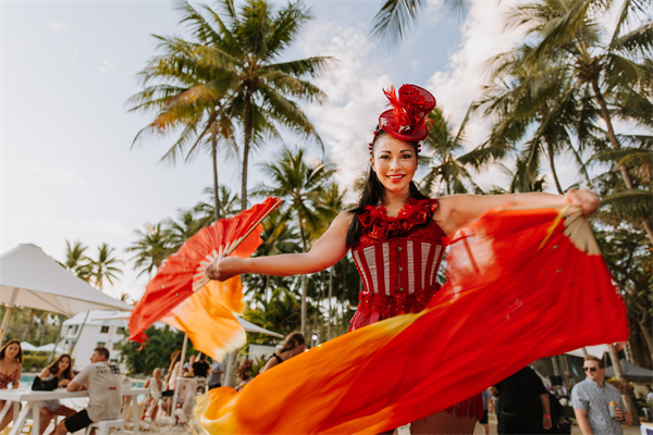 道格拉斯港美食节的精彩表演 Taste Port Douglas.jpg