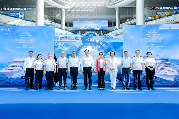 图2：众嘉宾共同见证航线发布，相约2024年深圳见.jpg