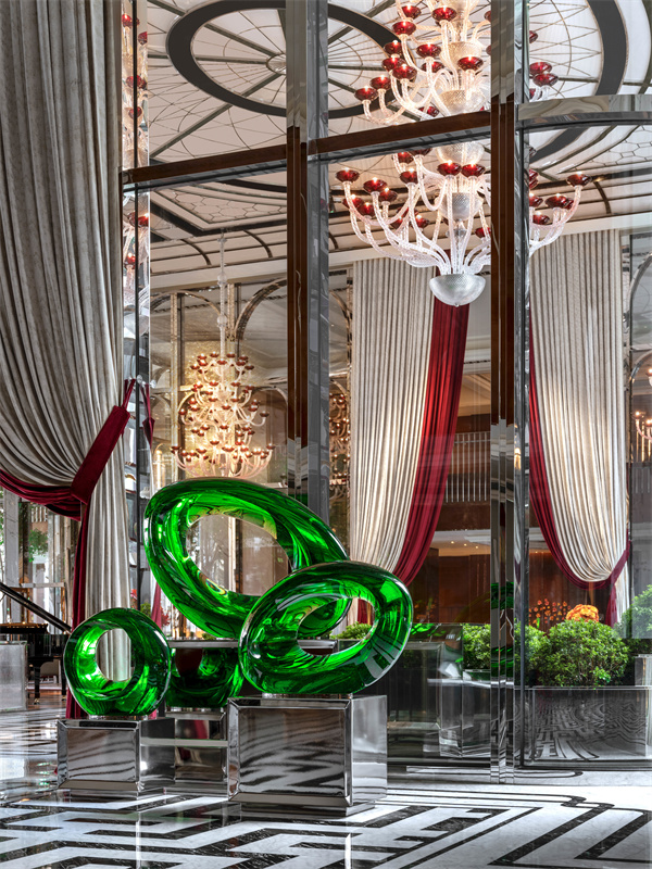 Raffles at Galaxy Macau - Sculpture.jpg