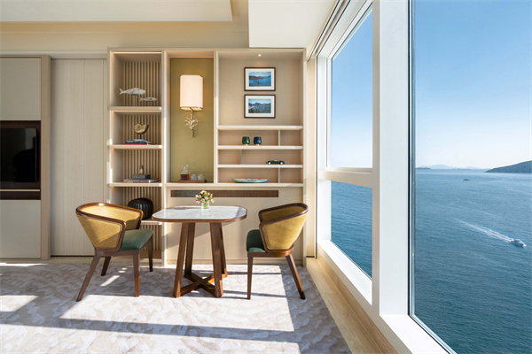 Deluxe Oceanfront Room_3.jpg