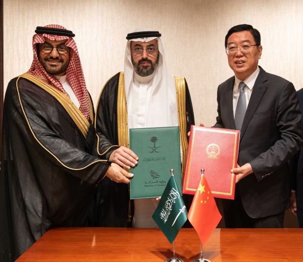 沙特阿拉伯旅游局首席执行官Fahd Hamidaddin, 沙特阿拉伯驻中国大使Abdulrahman Ahmad Al-Harbi阁下, 中国文化和旅游部副部长杜江_副本.jpg