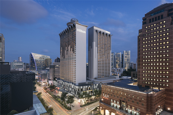 新加坡乌节希尔顿酒店 - 酒店外观（夜景）.jpg