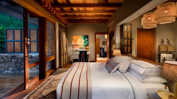 Bhutan-Punakha-River-Lodge-Family-Suite-Bedroom_副本.jpg