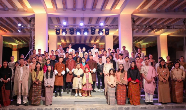 Her Majesty Sangay Choden Wangchuck with the participants of RTA Fashion Show_副本.jpg