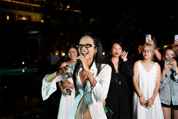 越南嘻哈女王 Suboi 在 NOX 海滩俱乐部盛大开幕派对上以极富魅力的表演燃爆现场.jpg