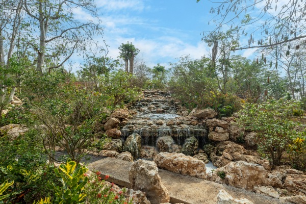 Tevana Garden_ Waterfall_副本.jpg