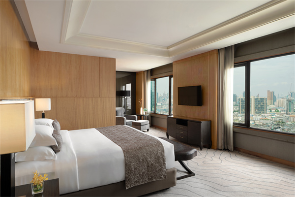 551451-Avani_Ratchada_Bangkok_Hotel_Guest_Room_Presidential_Suite_King_Bed_Window-700c94-original-1725189803.jpg