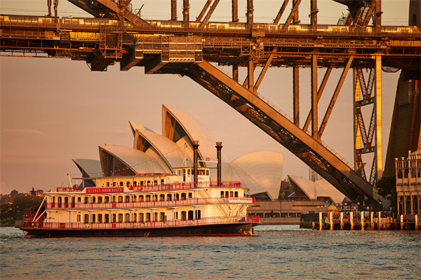 Sydney Showboat-来源：新南威尔士州旅游局.jpg