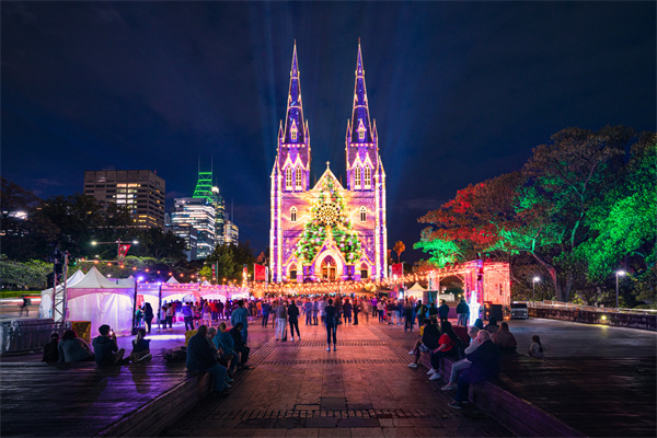 St. Mary's Cathedral-来源：新南威尔士州旅游局.jpg