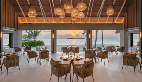JW Marriott Kaafu Atoll Island Resort_Veyo_Restaurant_Sunset Beach.jpg