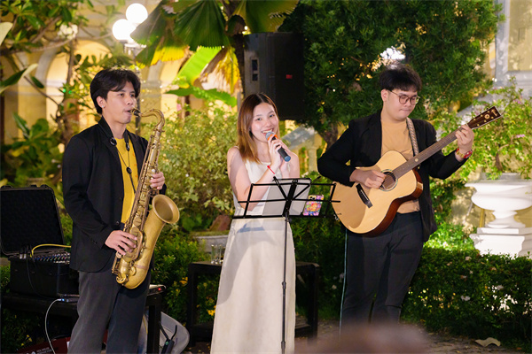 Saturday-Serenades-Praya-Palazzo.jpg