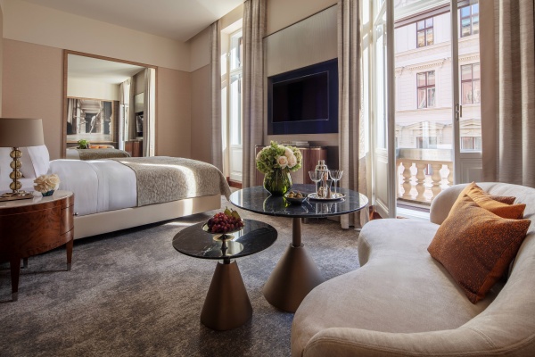 Anantara Palais Hansen Vienna Hotel_Premium Balcony Room.jpg