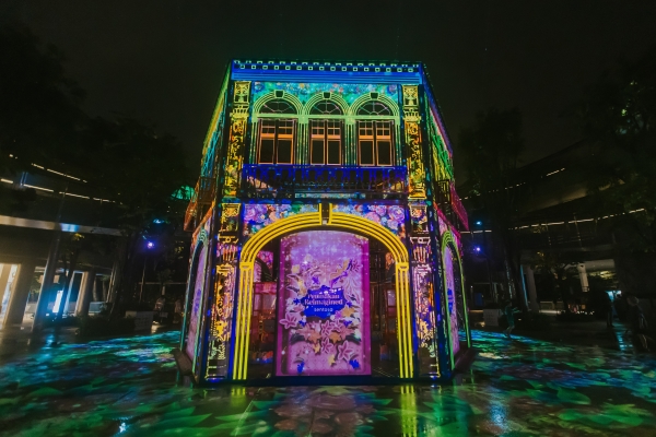 图片1.夜晚光影下的观径“娘惹屋” （图片版权：圣淘沙发展局）_副本.jpg
